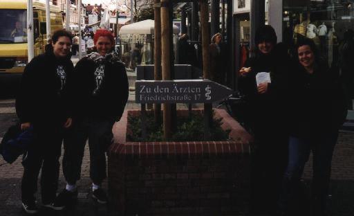 Lena, Lena, Melanie und Gerry
 auf dem Weg "zu den Ärzten"